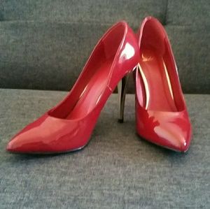 Like New! True Red heels